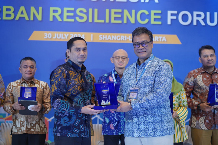 Pontianak Raih Penghargaan Ketahanan dan Keberlanjutan Lingkungan Perkotaan  Dari Indonesia Urban Resilience Forum